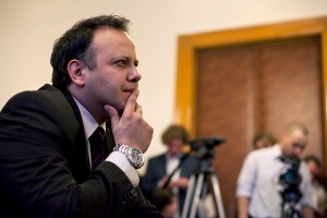 Damu Roland magyar sorozatszínész a másodfokú ítéletet hallgatja a Fővárosi Törvényszéken 2012. március 20-án (Fotó: Origo)