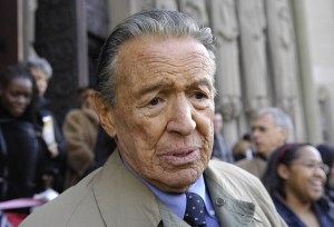 Mike Wallace amerikai újságíró, amerikai tévés legenda (1918-2012) Mike Wallace amerikai újságíró, amerikai tévés legenda (1918-2012)