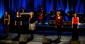 Holecskó Orsolya, Für Anikó, Udvaros Dorottya, Básti Juli és Tompos Kátya a januári Cseh Tamás-emlékesten Holecskó Orsolya, Für Anikó, Udvaros Dorottya, Básti Juli és Tompos Kátya a januári Cseh Tamás-emlékesten