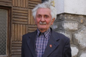 Daka József egri trónkövetelő, aki magát az utolsó élő Árpád-házi leszármazottnak vallja egri otthonában 2012. április 7-én (Fotó: Mészáros Márton)  