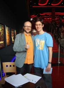 Santiago Segura spanyol színész-rendező-forgatókönyvíróval, Torrente kitalálójával és megformálójával az Aréna Plázában tartott közönségtalálkozón 2012. április 29-én