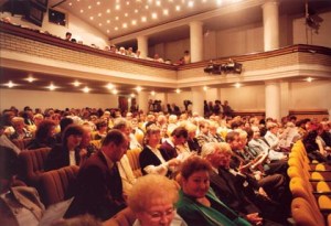Nézők színházban - Vajon megtelhet-e még a Kamaraszínház közönséggel?