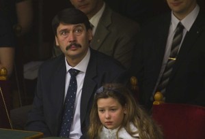  Áder János, Magyarország ötödik, 2012. május 2-án megválasztott köztársasági elnöke és leánya