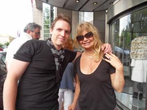 Szöllősi Gábor autogramgyűjtő és Goldie Hawn Oscar-díjas amerikai színésznő Budapesten 2012. június 4-én (Forrás: Facebook)