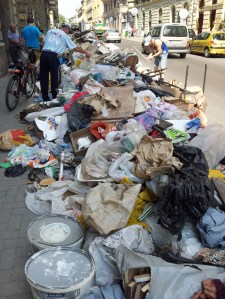 Lomtalanítás Budapest 7. kerületében. Felvétel készítésének helyszíne, időpontja: Dohány utca, 2012. június 8. (Fotó: Mészáros Márton)