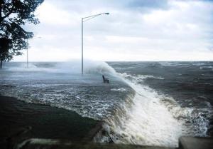 Isaac hurrikán Lake Pontchartrainnél, Louisiana állam, 2012. augusztus 28.