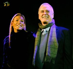 John Cleese brit komikus és neje, Jennifer Wade