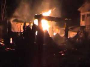 Felgyújtott ház Kenya keleti részén 2012. szeptember 10-én