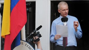 Julian Assange, a WikiLeaks oknyomozó internetes portál ausztrál alapítója 