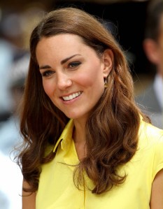 Katalin cambridge-i hercegnő, a brit trónörökös fiának neje a Salamon-szigetek fővárosában, Honiarában 2012. szeptember 17-én Katalin cambridge-i hercegnő, a brit trónörökös fiának neje a Salamon-szigetek fővárosában, Honiarában 2012. szeptember 17-én