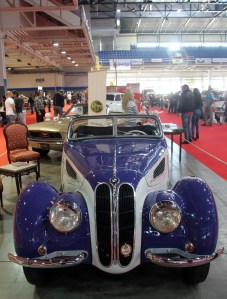 1937-es BMW Cabrio a budapesti Oldtimer Shown 2012. október 23-án (Fotó: Mészáros Márton) 1937-es BMW Cabrio a budapesti Oldtimer Shown 2012. október 23-án (Fotó: Mészáros Márton)