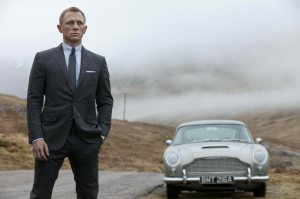Daniel Craig brit színész James Bondként a Skyfall című film egyik jelenetében