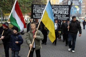 Megemlékeznek az 1932-33-as nagy ukrajnai éhínség áldozatairól a budapesti Deák-téren 2012. november 24-én (Fotó: Mészáros Márton)
