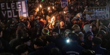 Ezrek vettek részt a diáktüntetésen Budapesten 2012. december 19-én