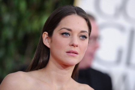 Marion Cotillard Oscar-díjas francia színésznő a 70. alkalommal odaítélt Golden Globe-díjak átadási ünnepségén Los Angelesben 2013. január 13-án
