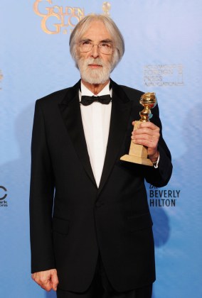 Michael Haneke osztrák rendező a legjobb idegen nyelvű filmért járó díjjal a Golden Globe-díjak átadási ünnepségén Los Angelesben 2013. január 13-án