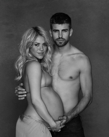 Shakira kolumbiai énekesnő  és Gerard Piqué spanyol labdarugó