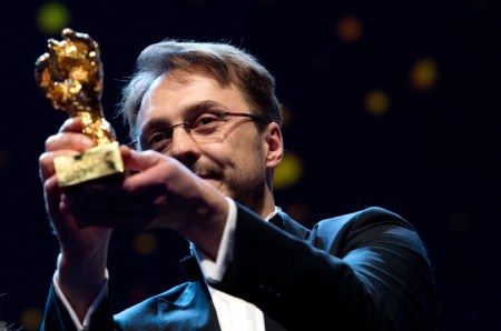 Calin Peter Netzer román rendező a Pozitia Copilului című filmjével kiérdemelt Arany Medve-díjjal a 63. Berlini Nemzetközi Filmfesztiválon 2013. február 16-án