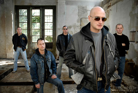 Cipő énekes-dalszövegíró, a Republic együttes frontembere