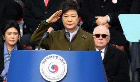 Beiktatják Pak Gun Hje dél-koreai elnököt a dél-koreai fővárosban, Szöulban 2013. február 25-én