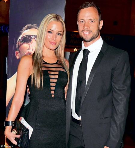 Reeva Steenkamp dél-afrikai manöken (1983-2013) és párja, Oscar Pistorius dél-afrikai hatszoros paralimpiai bajnok