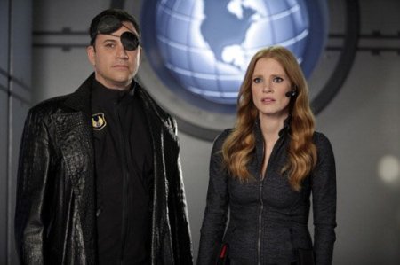 Jimmy Kimmel amerikai műsorvezető és Jessica Chastain amerikai színésznő a Movie: The Movie 2V című humoros előzetes egyik jelenetében