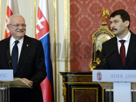 Ivan Gasparovic szlovák elnök és Áder János magyar köztársasági elnök a budai Sándor-palotában 2013. február 19-én