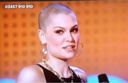 Jessie J amerikai énekesnő a Comic Relief adománygyűjtő gálán 2013. február 15-én (A BBC adásáról készített felvétel)