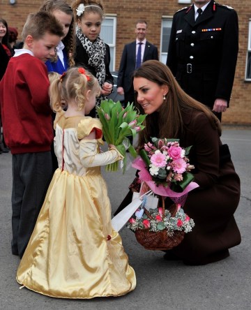 Katalin cambridge-i hercegnő a kelet-angliai Grimsby kikötővárosban 2013. március 5-én