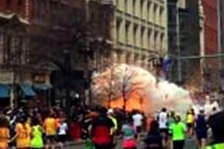 Robbanás történt a célvonalnál a 117. bostoni maraton után, 2013. április 15-én.
