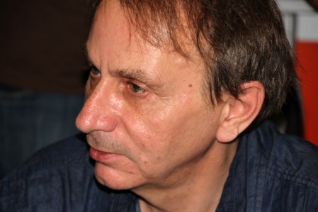 Michel Houellebecq francia író, a könyvfesztivál díszvendége dedikál a XX. Budapesti Nemzetközi Könyvfesztiválon 2013. április 20-án (Fotó: Mészáros Márton)