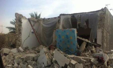 Összedőlt ház a 7,8-as földrengés sújtotta Iránban 2013. április 16-án