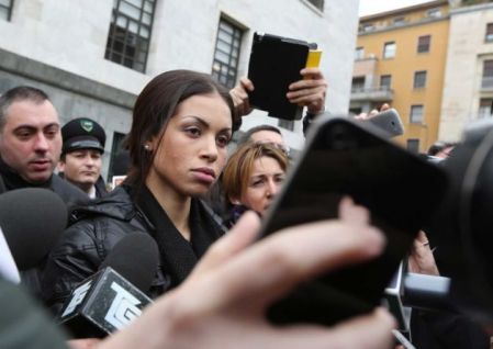 Silvio Berlusconi korábbi olasz kormányfő szexbotrányának szereplője, a Rubyként ismert Karima el-Mahrug a milánói bíróság előtt 2013. április 4-én