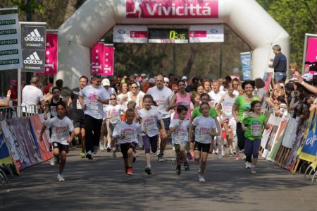 Résztvevők a 28. Telekom Vivicittá városvédő félmaratoni futáson a Margit-szigeten 2013. április 21-én. 