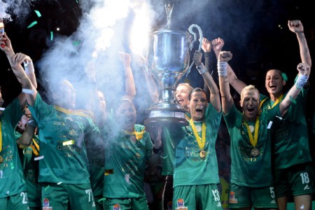 A Győri Audi ETO KC kézilabdacsapata a női kézilabda Bajnokok Ligája győzelem után 2013. május 11-én