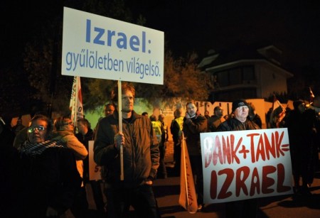 A Jobbik radikális szélsőjobboldali párt tüntetése - Archív felvétel