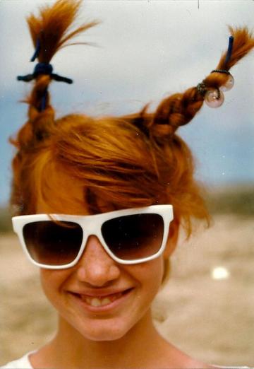 Jessica Chastain amerikai színésznő kislányként, valamikor az 1990-as évek elején