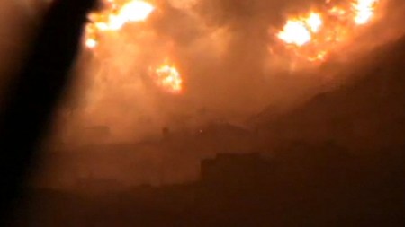 Lángok Damaszkuszba, miután az izraeli haderő csapást mért a szíriai fővárosra 2013. május 5-én