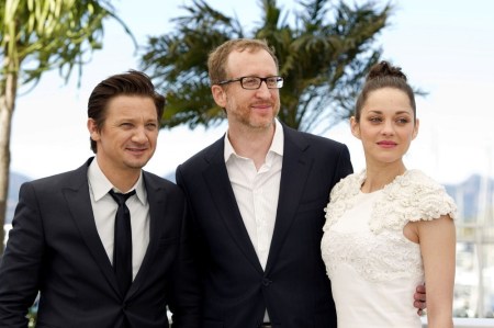 Jeremy Renner amerikai színész, James Gray amerikai rendező és Marion Cotillard francia színésznő a The Immigrant című filmjük bemutatóján a 66. Cannes-i Nemzetközi Filmfesztiválon 2013. május 24-én