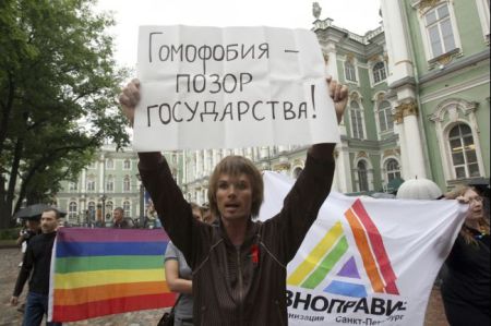 Orosz homoszexuális egy melegfelvonuláson