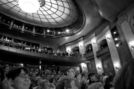 Tapsvihar a Nemzeti Színházban