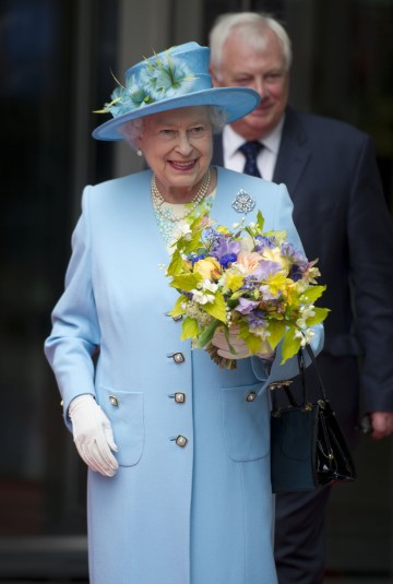 II. Erzsébet brit királynő a BBC új székházának megnyitóünnepségén Londonban 2013. június 7-én