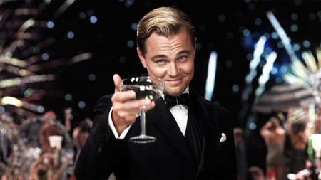 Leonardo DiCaprio a A nagy Gatsby (The Great Gatsby) című film egyik jelenetében