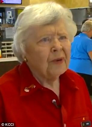 A 92 éves Sarah Dappen, a McDonald's legidősebb alkalmazottja