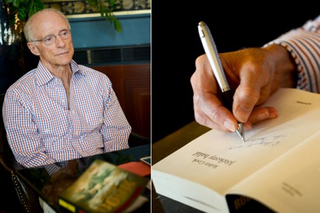 Robin Cook amerikai orvos, író dedikál Budapesten 2013. augusztus 8-án