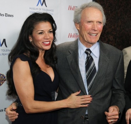 Clint Eastwood Oscar-díjas amerikai színész-rendező és felesége, Dina Ruiz