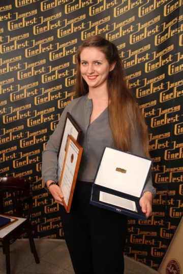 Anna Wübber német díszlettervező a Torre tánca című film elismeréseivel a 10. Miskolci Nemzetközi Filmfesztiválon 2013. szeptember 21-én (Fotó: Mészáros Márton)