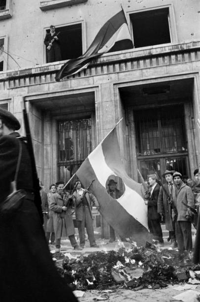Köztársaság tér 1956. októberében ( Erich Lessing felvétele)