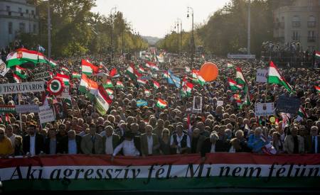 A Békemenet résztvevői az Andrássy úton 2013. október 23-án