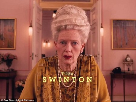 Tilda Swinton a The Grand Hotel Budapest című film egyik jelenetében